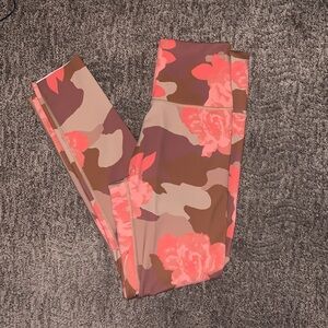 Aerie Offline camo Nude/Rose leggings Medium